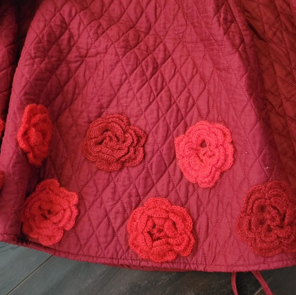 Anthro inspired quilted christmas tree skirt with knit flowers